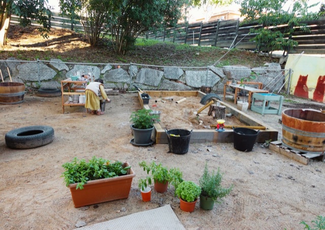 Jardí d’El Recer amb sorrals i espais de joc